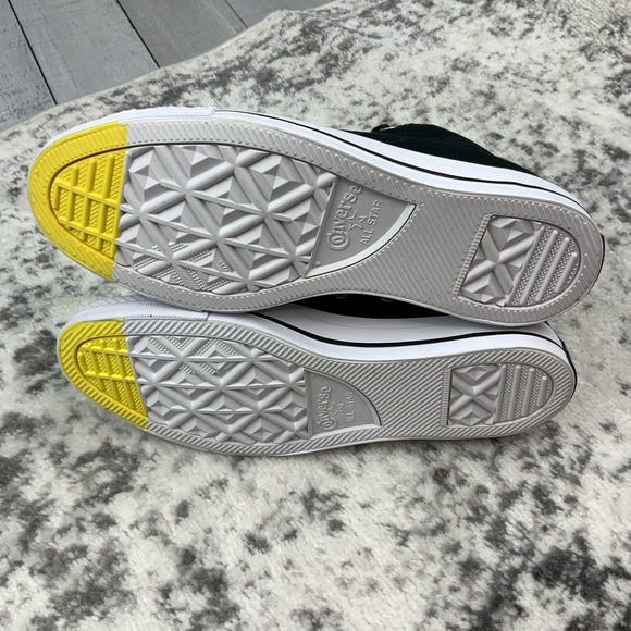 NIB Converse CTAS Hi top smiley face women’s - Picture 6 of 7